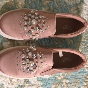 Pink satin Mossimo shoe with bling. 71/2.